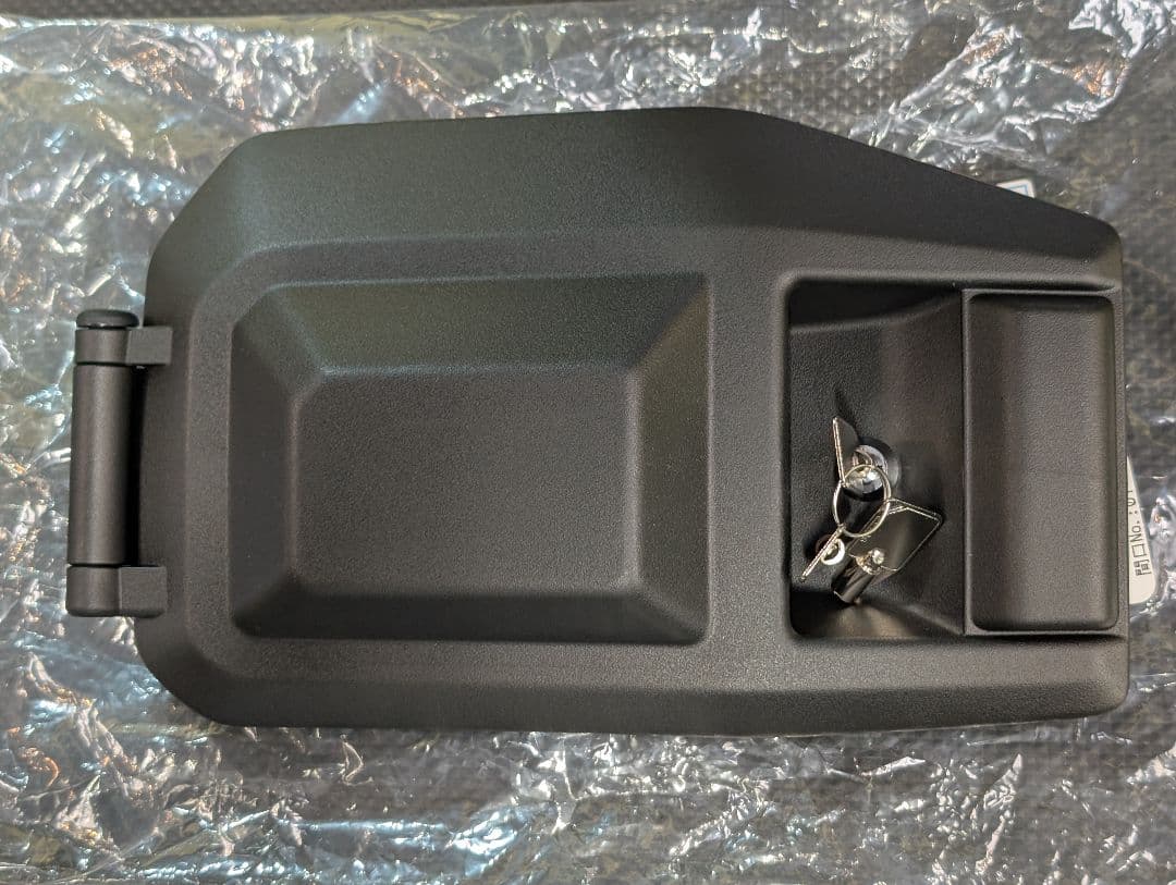 R*s様 ランクル70再再販(GDJ76W) 尿素リッドカバー 鍵付き加工