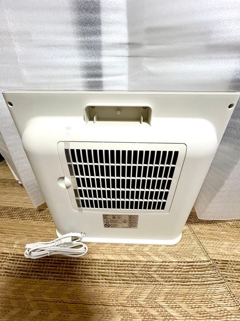 クワッズ省エネ大風量スリムパネルセラミックヒーター光る人感センサーQT424