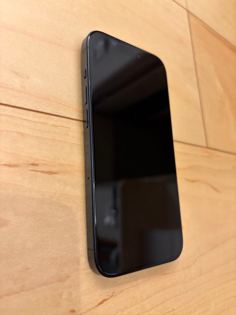 【値下げ・極美品】iPhone 15 Pro (新品カバー、フィルム付き)