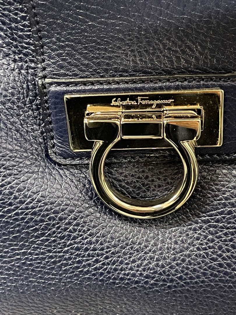 サルヴァトーレ フェラガモ ガンチーニ レザー ワンショルダーバッグ 美品