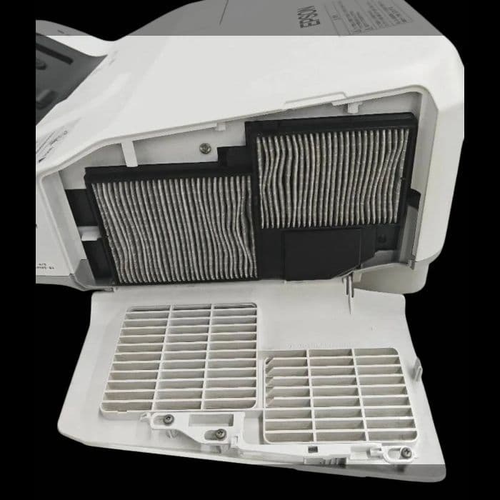 EPSON プロジェクター　EB-685WT リモコン付　3000時間台　限定品