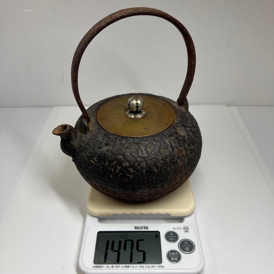 平安泰山堂作 注ぎ口下に「泰山堂造」持ち手金銀象嵌 鉄瓶 1475g トサコサ