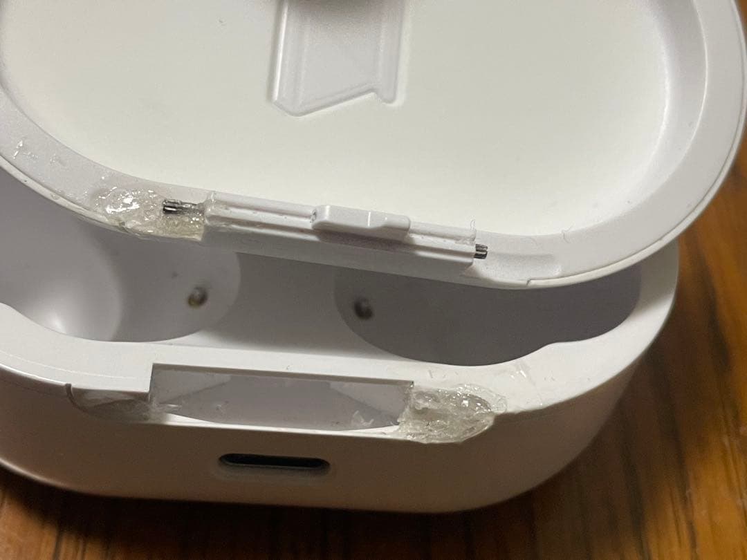 AKG N5 ワイヤレスイヤホン ホワイト 充電ケース（破損）