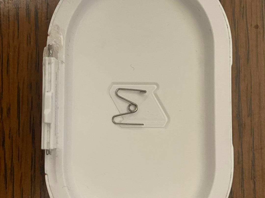 AKG N5 ワイヤレスイヤホン ホワイト 充電ケース（破損）