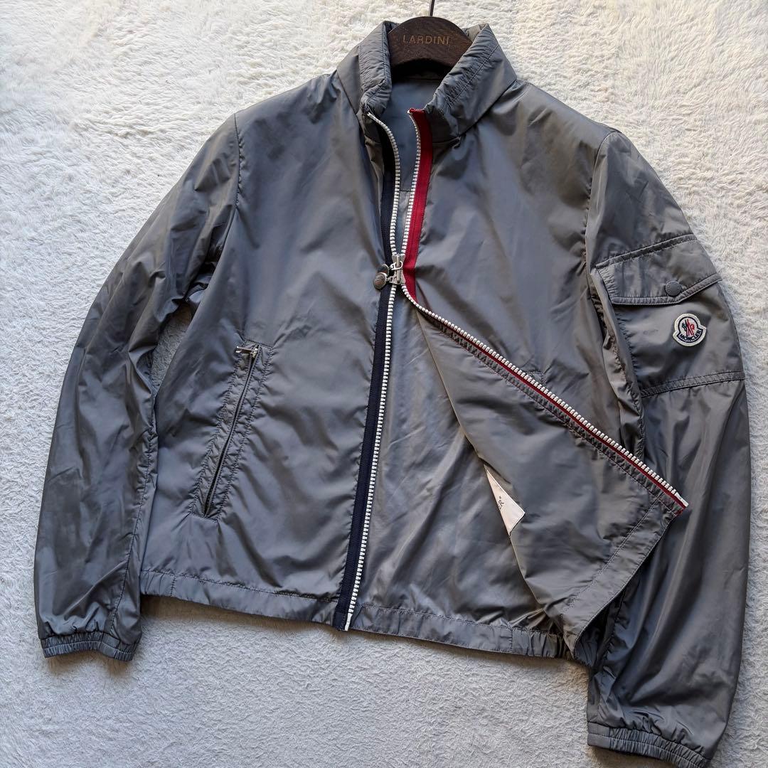 【美品】モンクレール ナイロンジャケット ロゴワッペン トリコロール グレー M