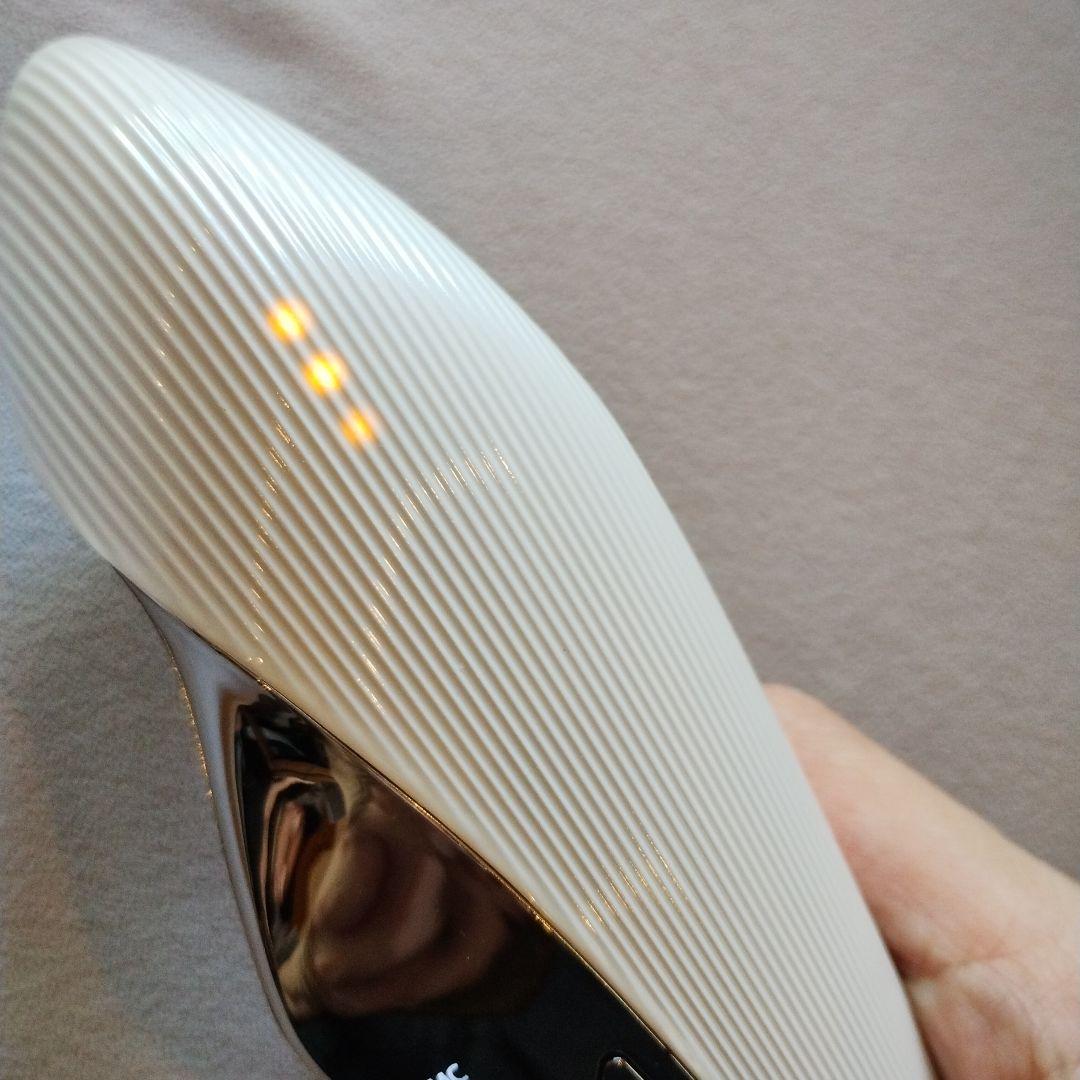 リファ　refa ビューテック　レイズ　ホワイト　定価41800円