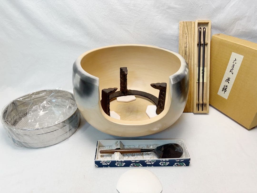 美品 茶道具 寄神崇白造 雲華焼 面取土風炉 清五郎作火箸 灰匙前瓦灰篩五徳 等