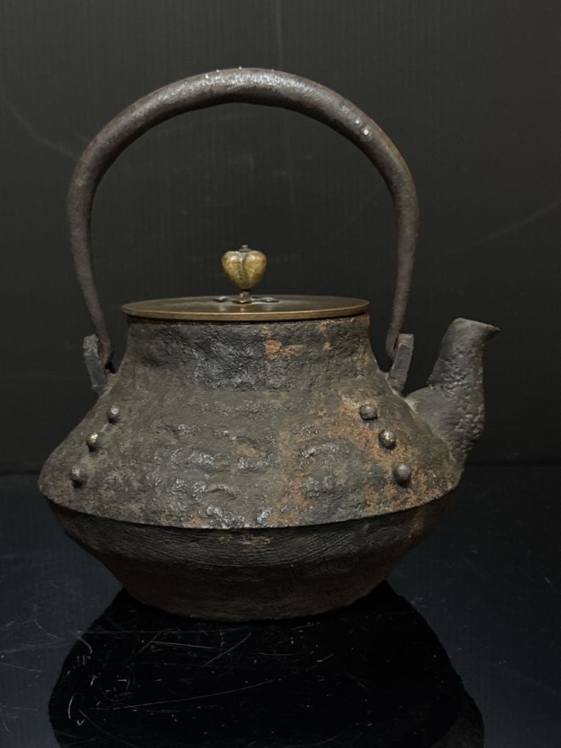 古代型 胴款 提手銀粒象嵌 宣徳蓋付 鉄瓶 茶道具