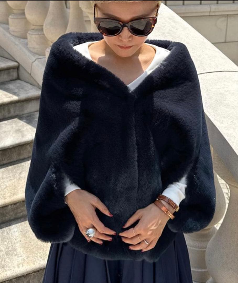 新品未使用　タグ付きJENNE リッチボリュームファーケープ ネイビー