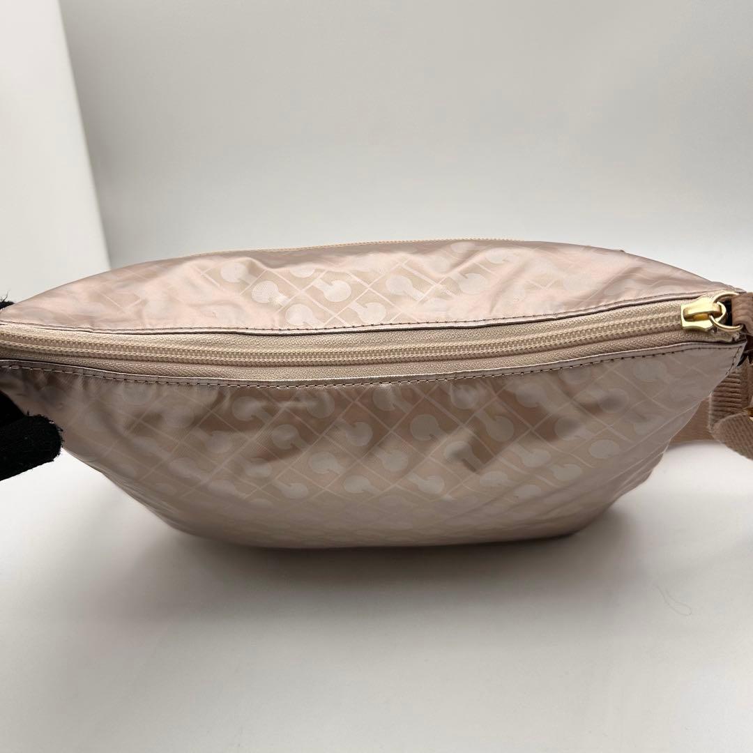 【未使用】　ゲラルディーニ　ソフティ　ショルダーバッグ　斜め掛け◎