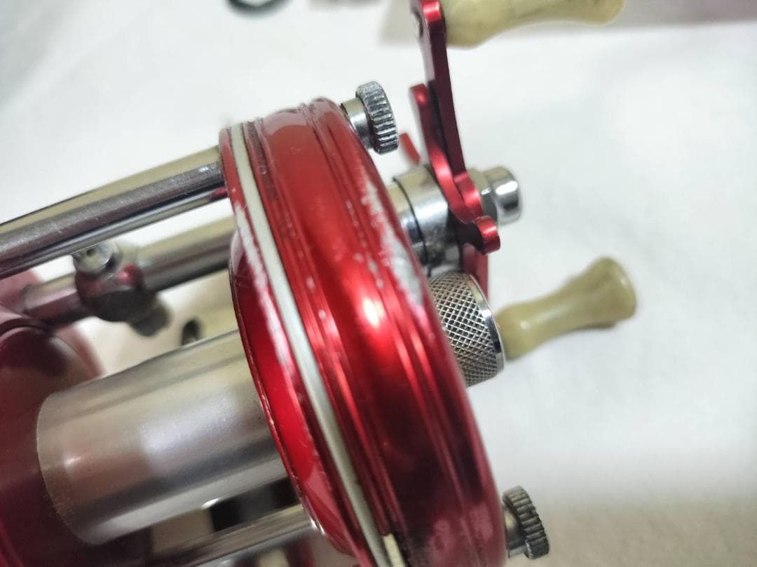 ABU GARCIA アブ アンバサダー 5000　4ネジ 赤　#435709