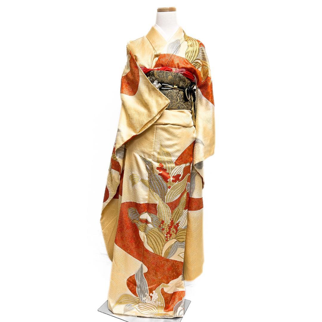 振袖　金駒刺繍　金彩　南天　百合　流水　紗綾形　成人式　着物　124b d ms