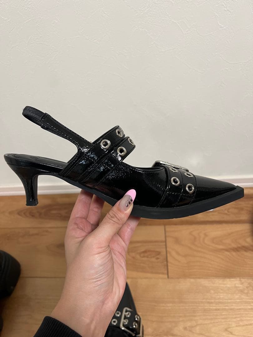 SLY ポインテッド ベルテッド サンダル