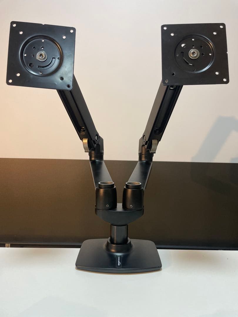 Amazonベーシック　デュアルモニターアーム （エルゴトロン）