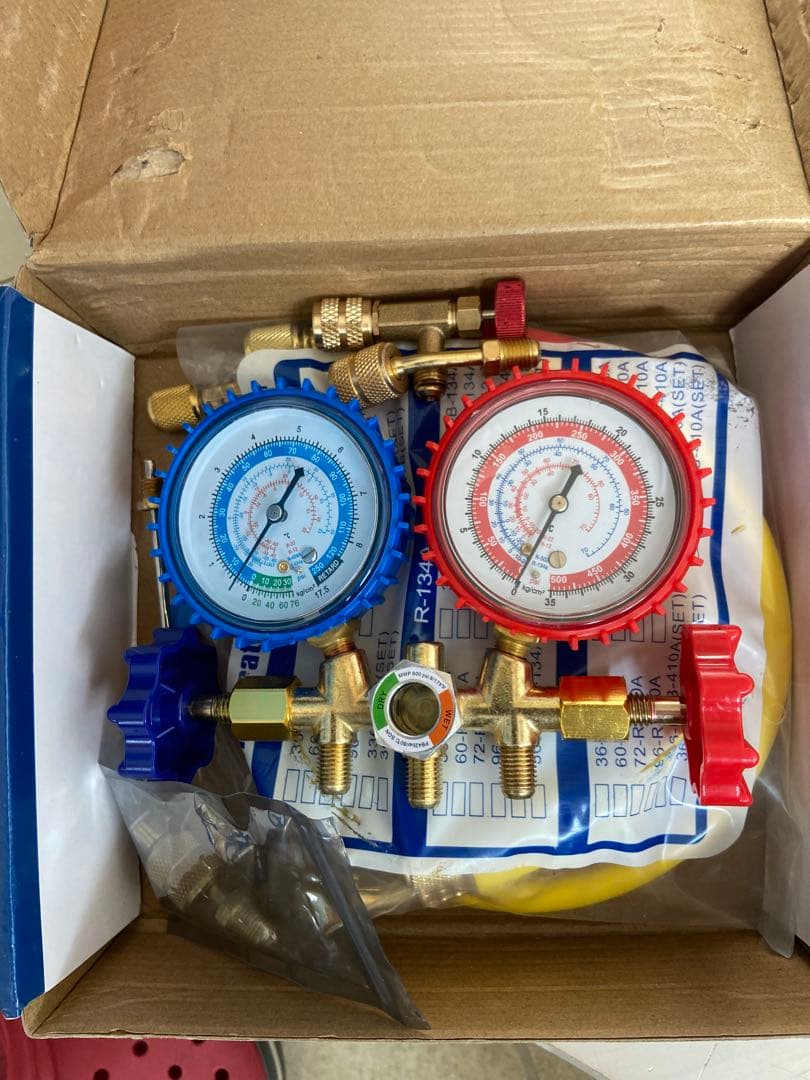 R410A冷媒とブラス製マニホールドゲージセット
