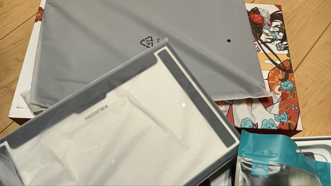 HUION　KAMVAS 12　液晶ペンタブレット