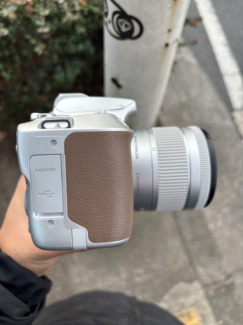 Canon EOS Kiss X10 シルバー レンズ付き