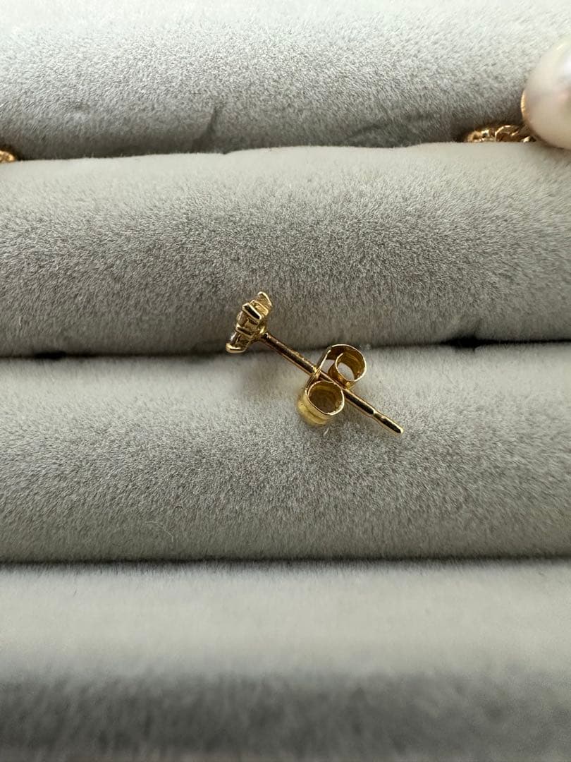 ポンテヴェキオ花型パヴェピアス(片耳)