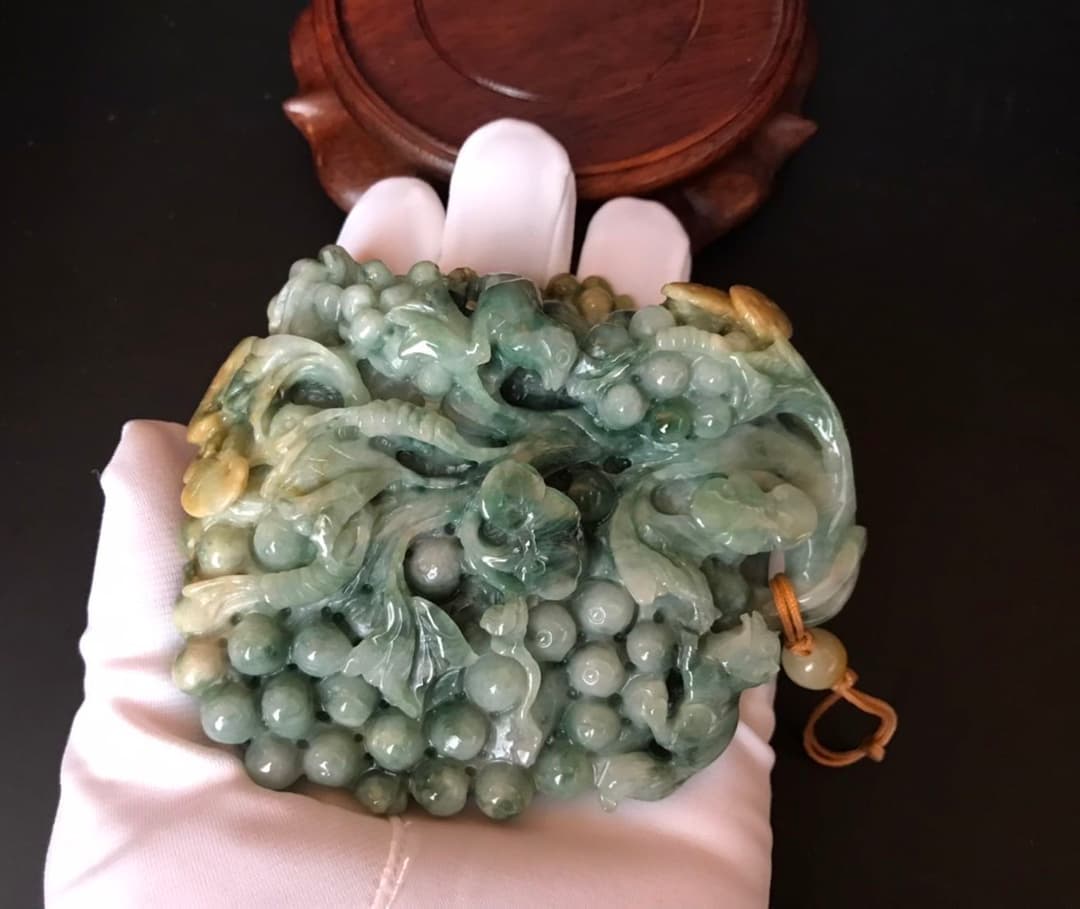 ★高級品一点物　【本翡翠ろうかん葡萄】天然石本翡翠(台付き)