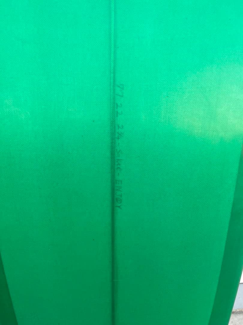 弾丸！ミッドレングスシングルフィンSAKAE SURFBOARD 7’7\"