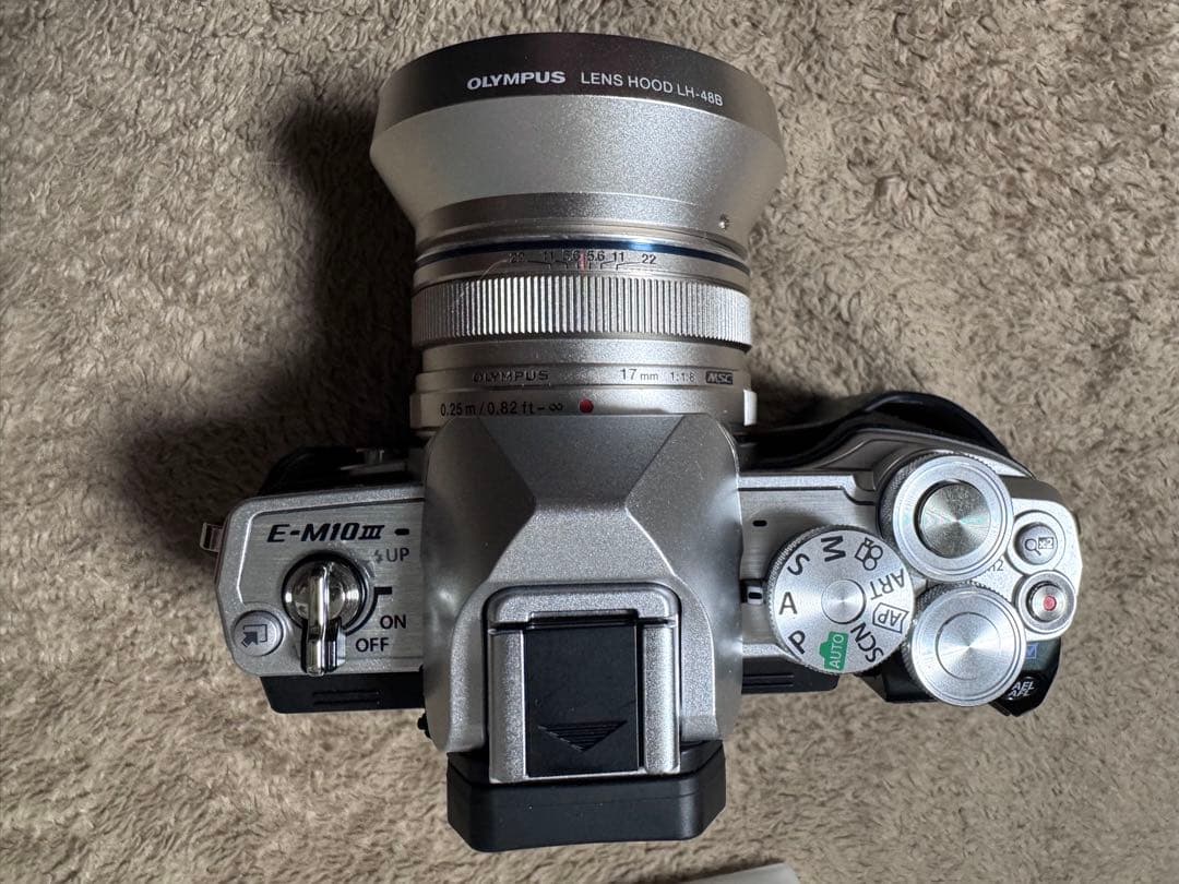 【週末値引】OLYMPUS OM-D E-M10 markⅢ レンズ付き［箱有］