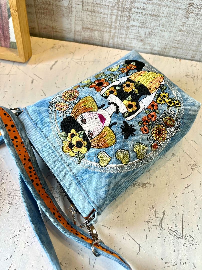 ロラライハリス♡SSライトブルーWデニム♡刺繍のサコッシュ♡ポシェット♡