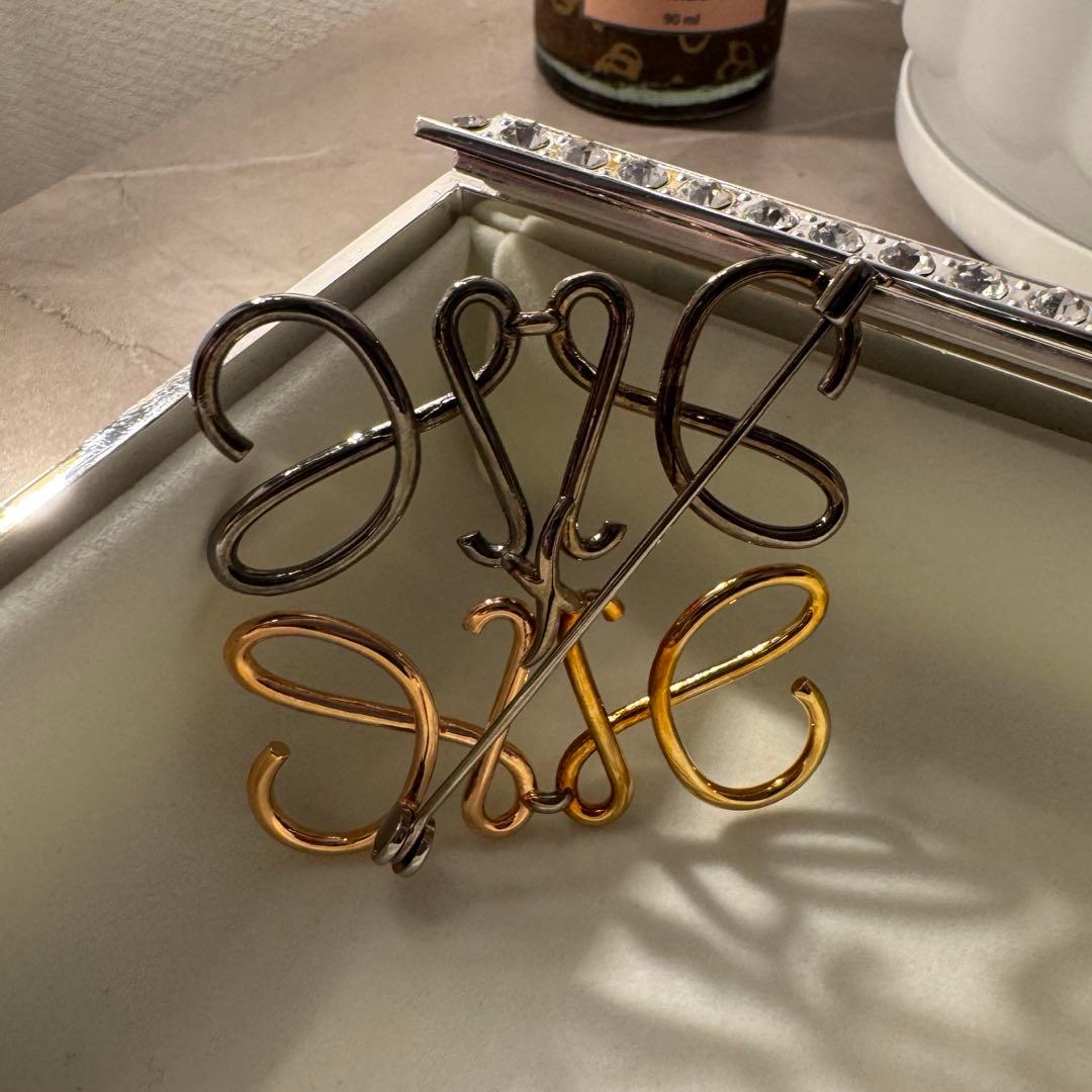 LOEWE ꕥ ブローチ