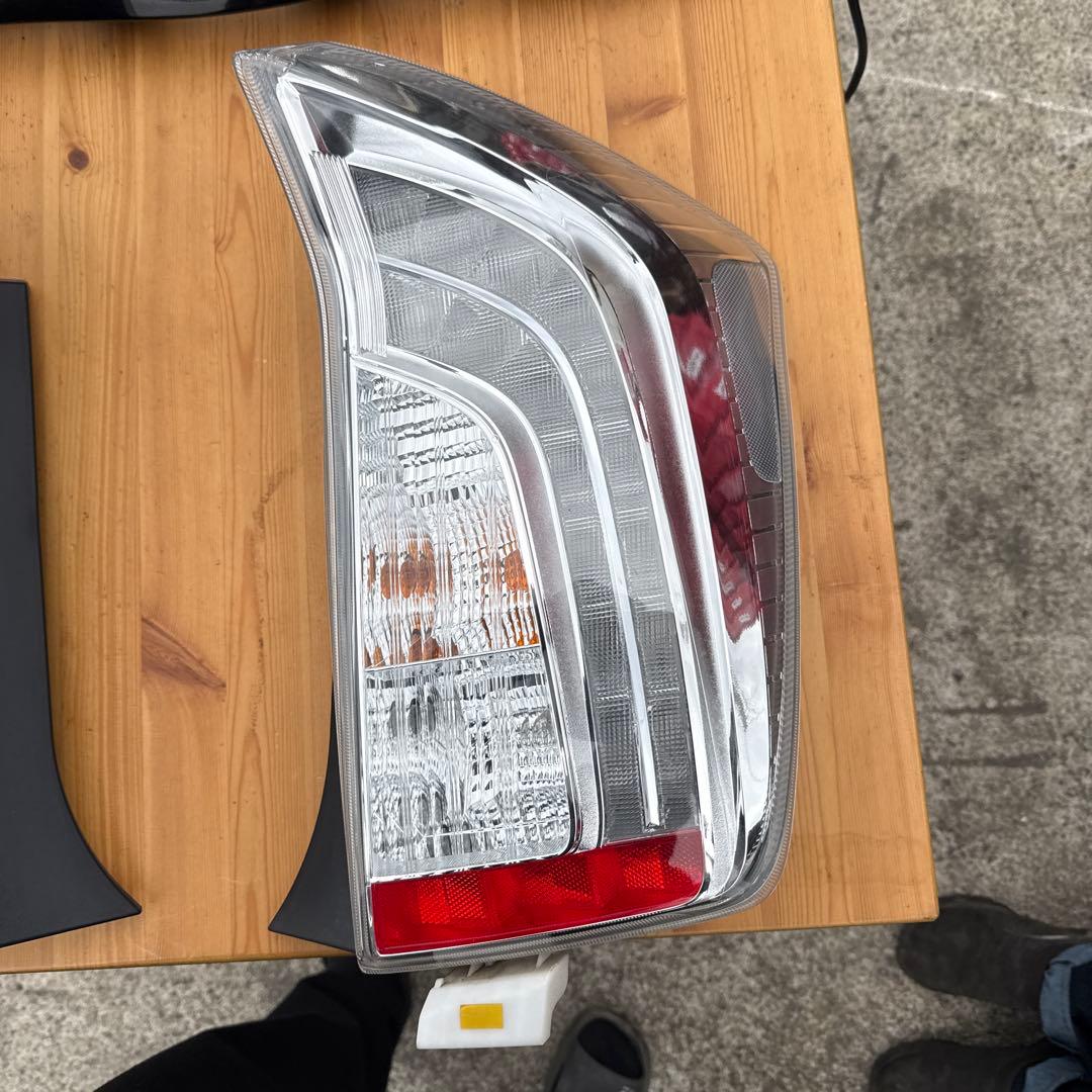 プリウスphv リアライト　2013