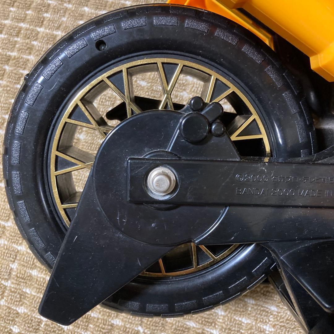 バンダイ 仮面ライダークウガ 乗用バイク ビートチェイサー2000 三輪車