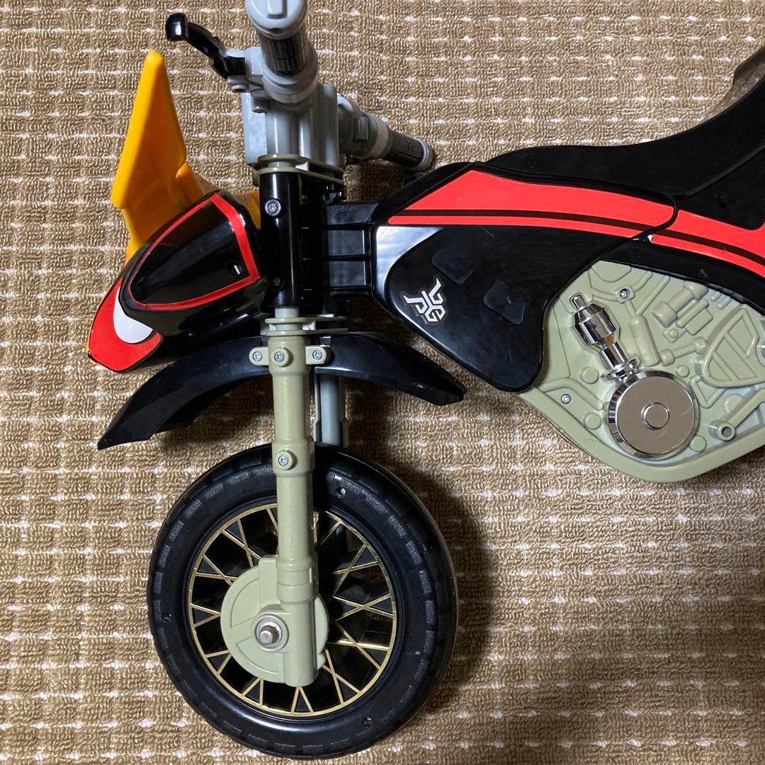 バンダイ 仮面ライダークウガ 乗用バイク ビートチェイサー2000 三輪車