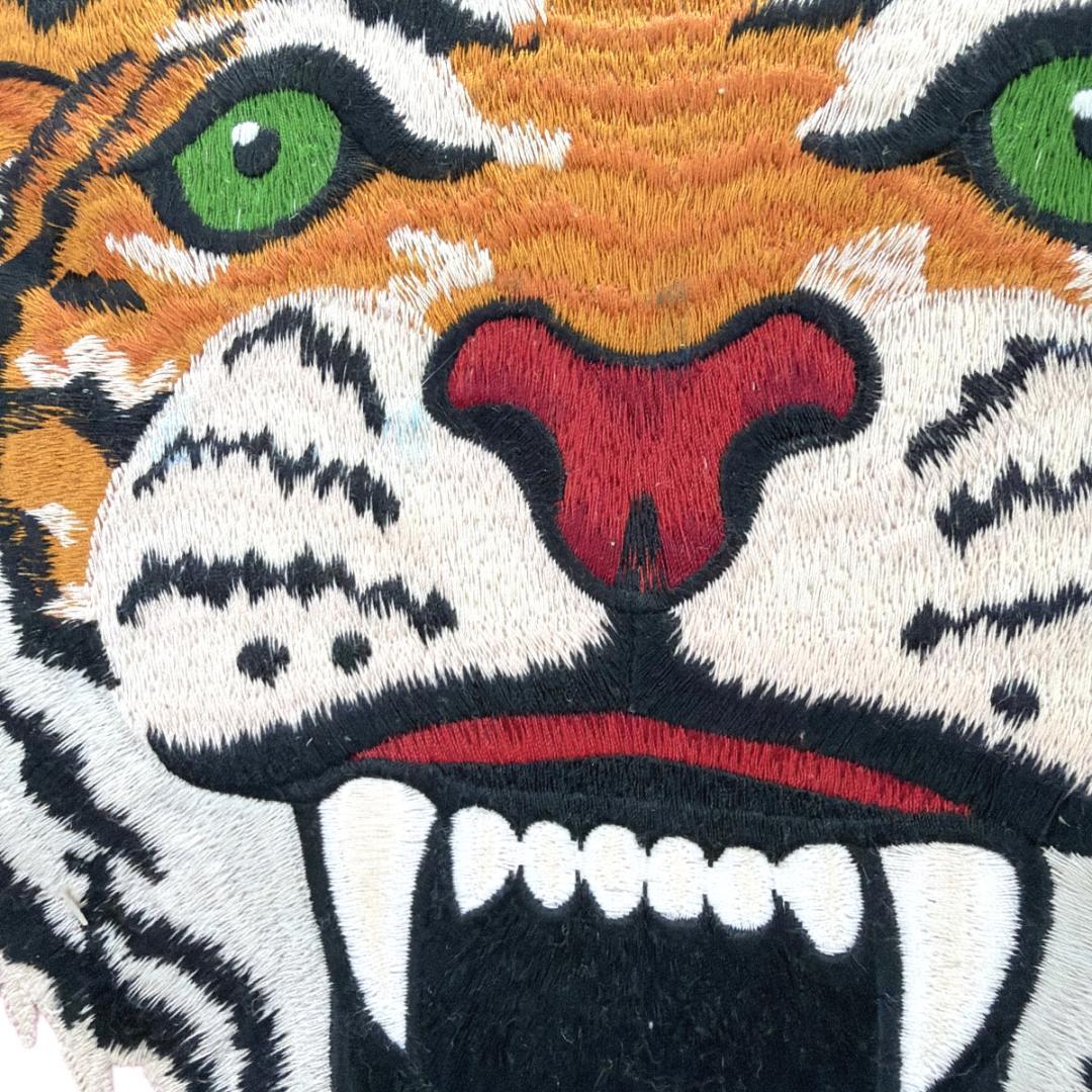 GUCCI クッション タイガー 刺繍 フリンジ GUCCIFICATION
