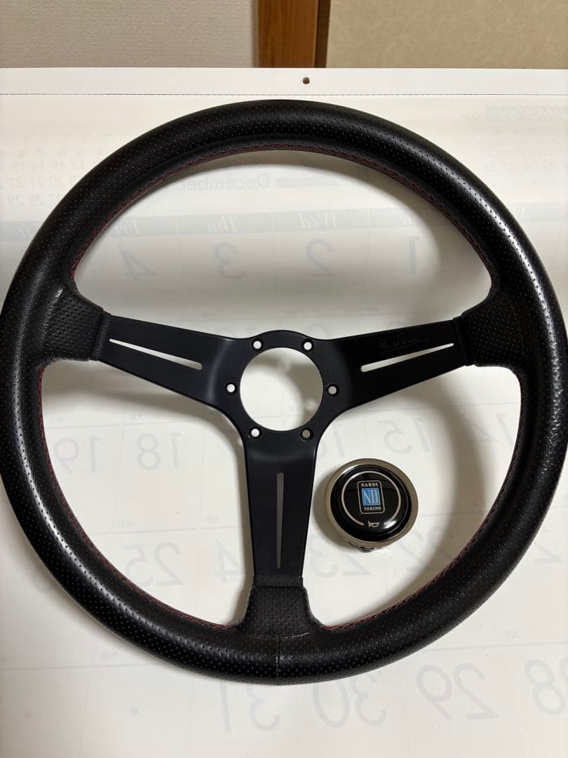 【中古美品☆】Nardi ステアリング 黒　350mm（ホーンボタン付）