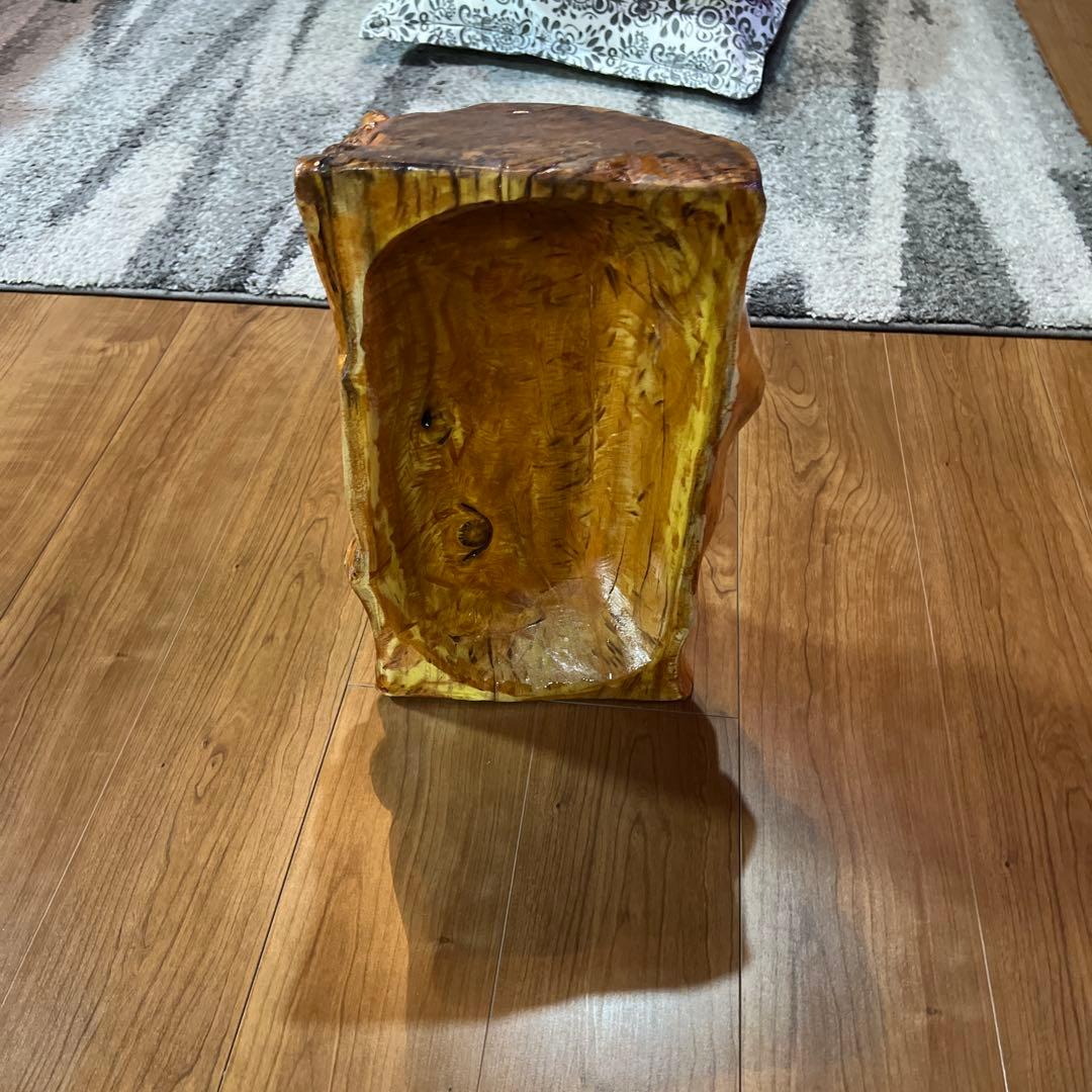 木製の自然な形状の置物