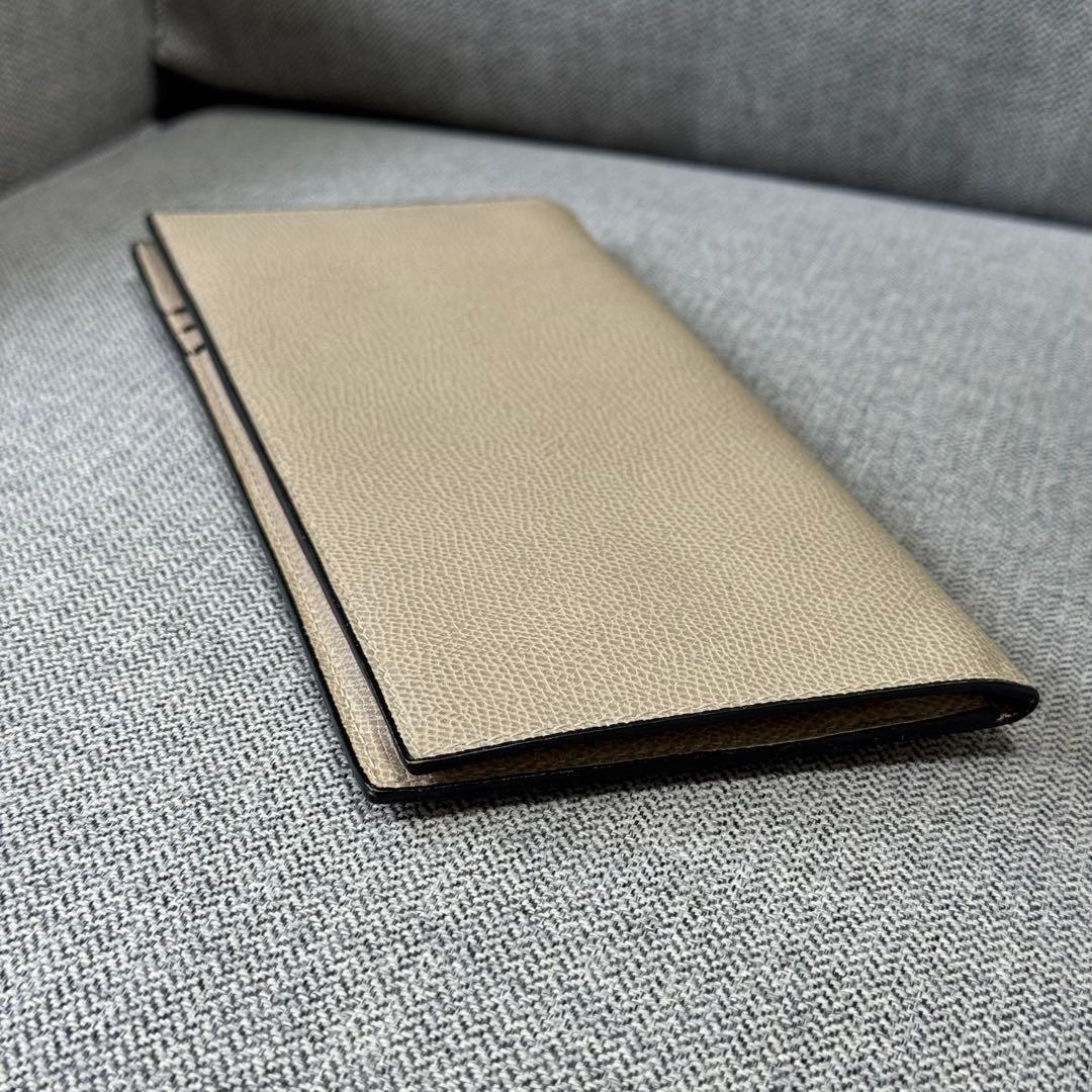 ヴァレクストラ パスポートケース 6カード トラベルドキュメントホルダー