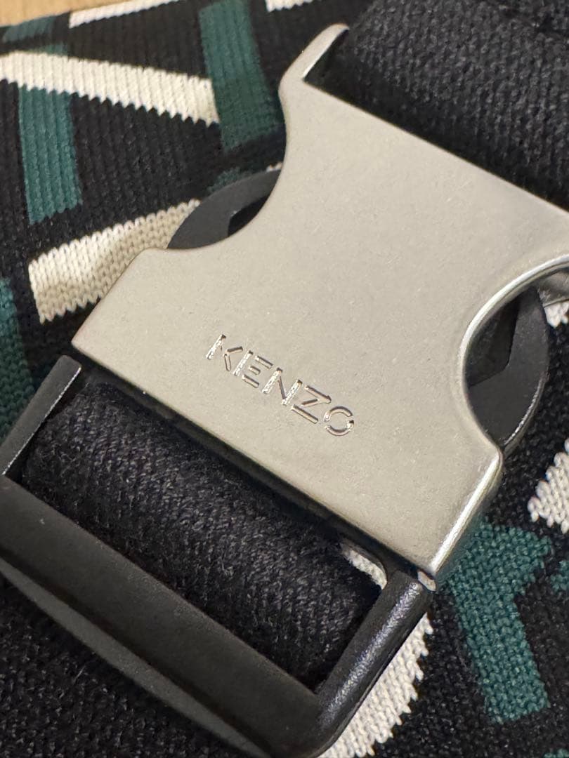 【美品】KENZO ボディバック 黒×緑×白