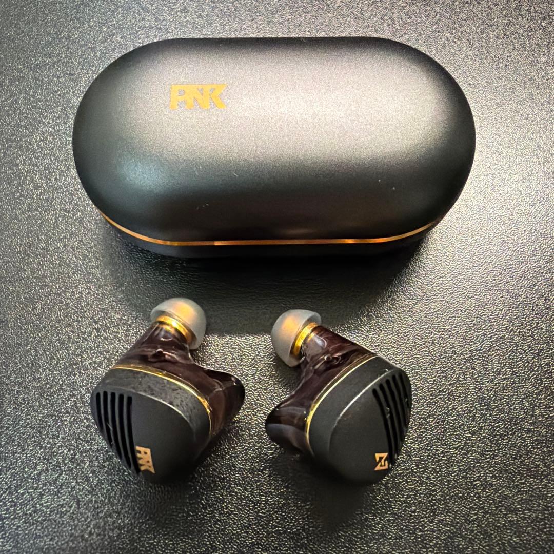 PNK ワイヤレスイヤホン ブラック 充電ケース付き