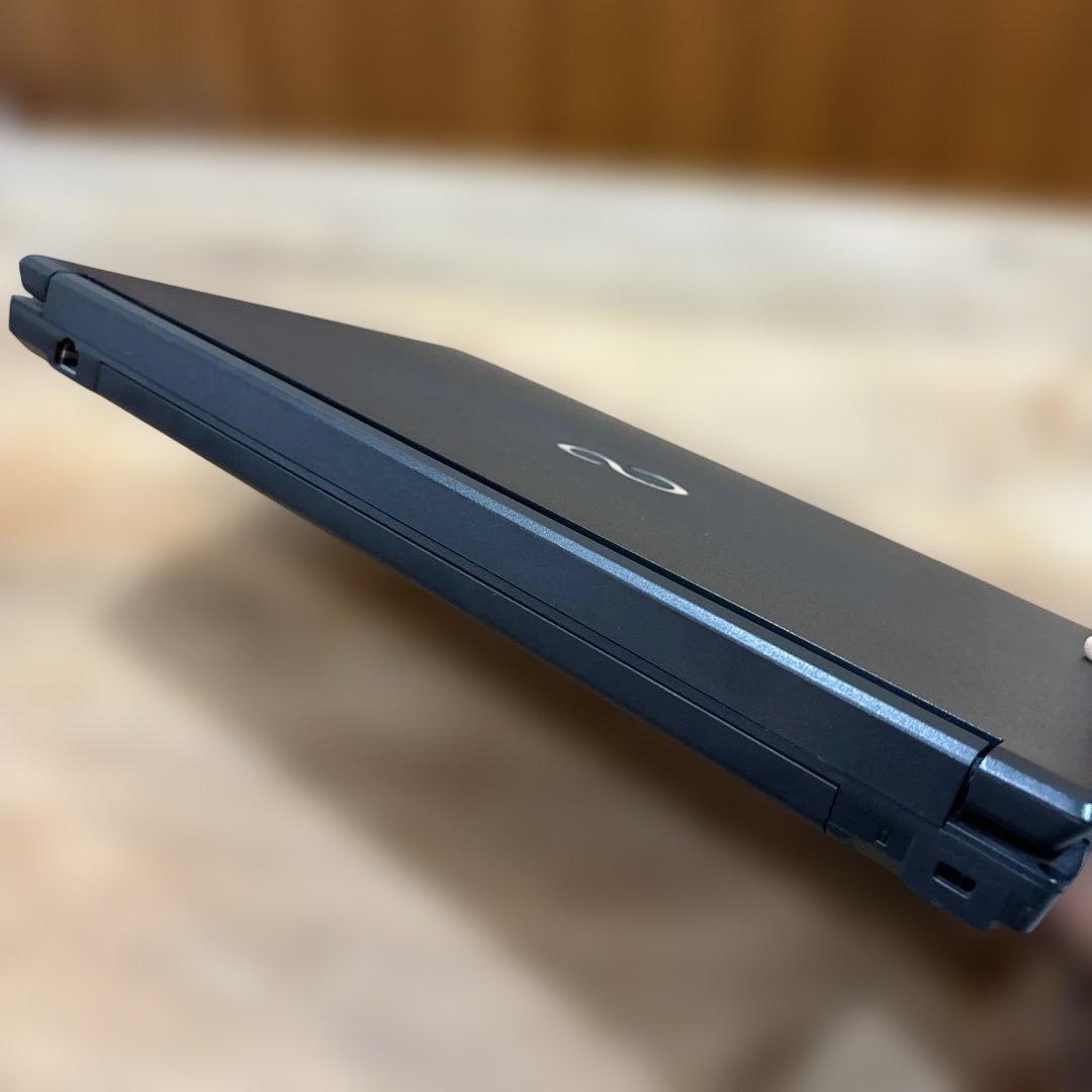 FUJITSU 富士通　LIFEBOOK A576/N FMVA 12TK1