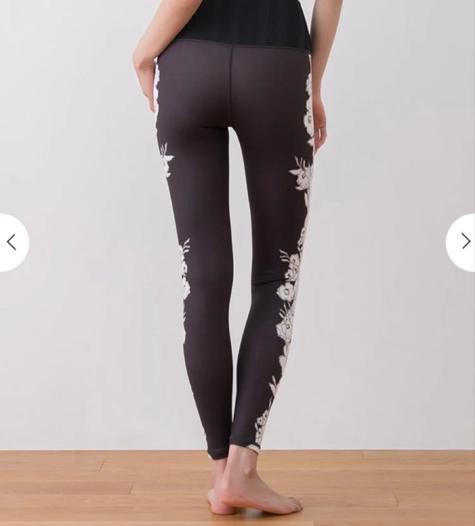 SUKALA ドローイングフラワーパネルレギンス