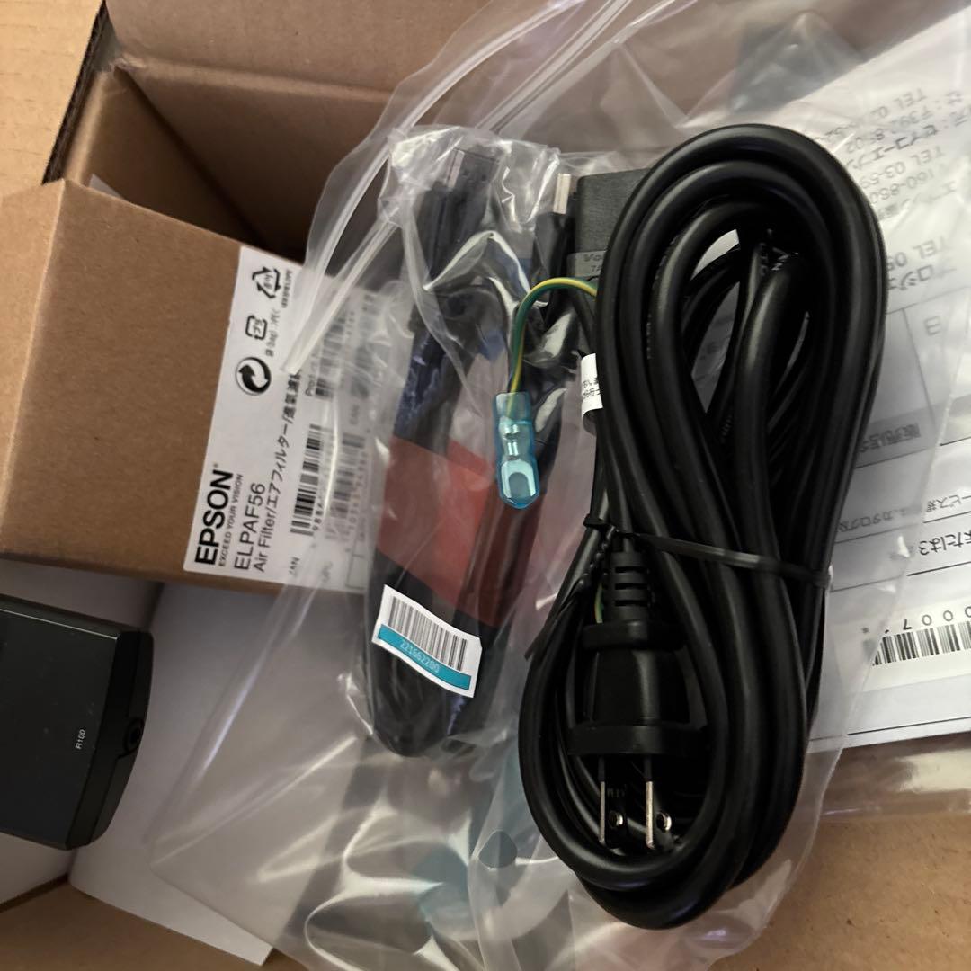 HITACHI CP-X8160 プロジェクター本体① 予備ランプ付き