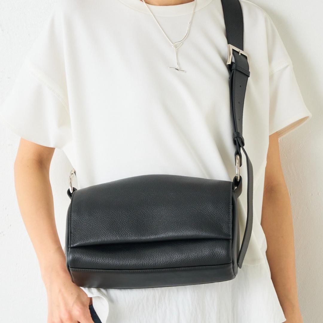 【新品タグ付】ビアズリー レザー ボディバッグ ブラック