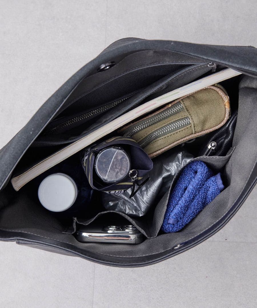 【美品】 ear PAPILLONNER 牛革 シンプルフラップショルダーバッグ