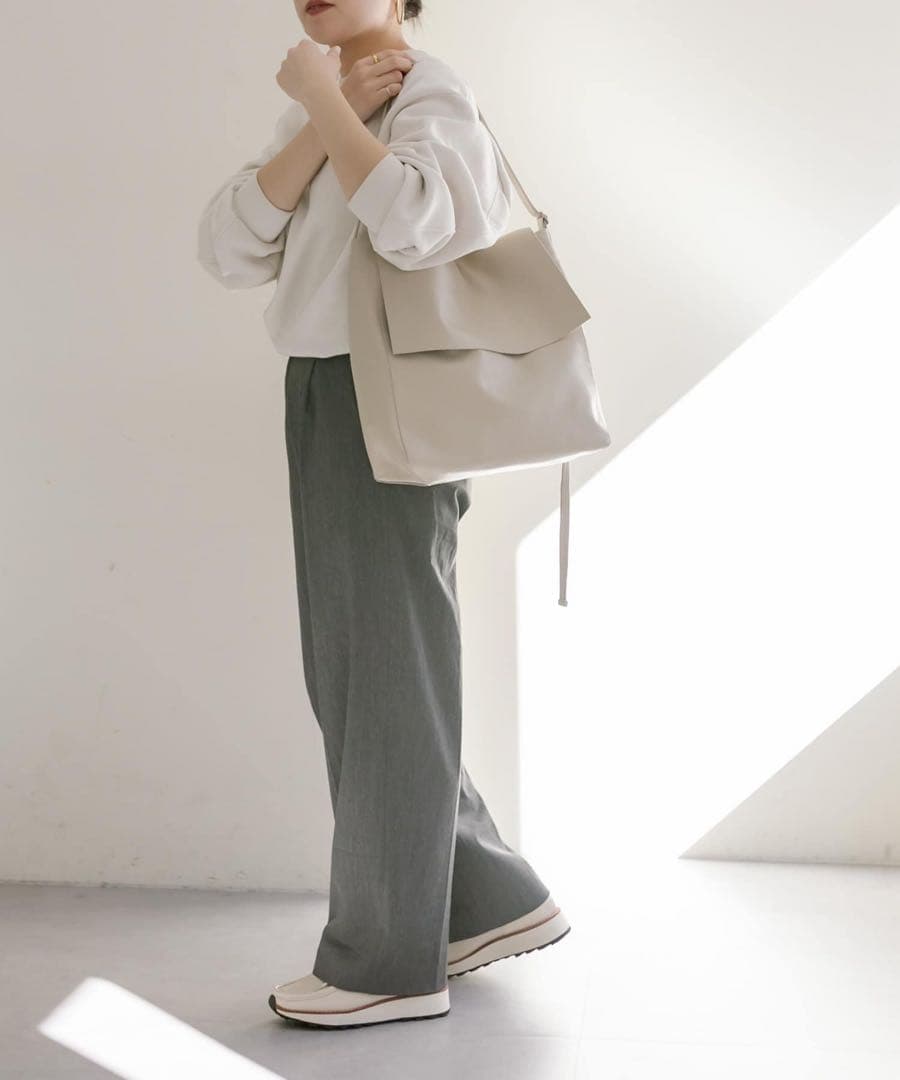 【美品】 ear PAPILLONNER 牛革 シンプルフラップショルダーバッグ