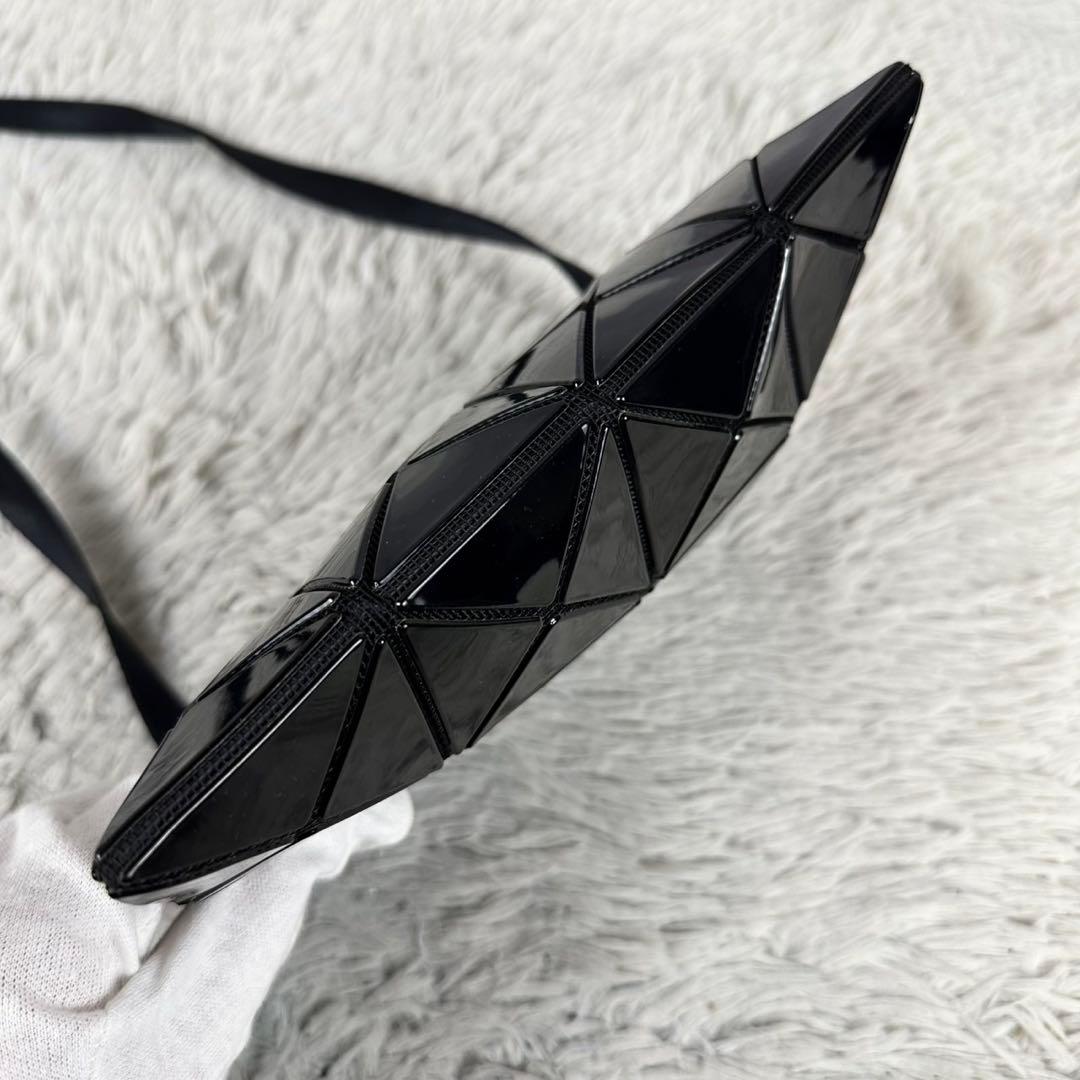 美品 バオバオイッセイミヤケ ショルダーバッグ ファスナー 斜め掛け ブラック