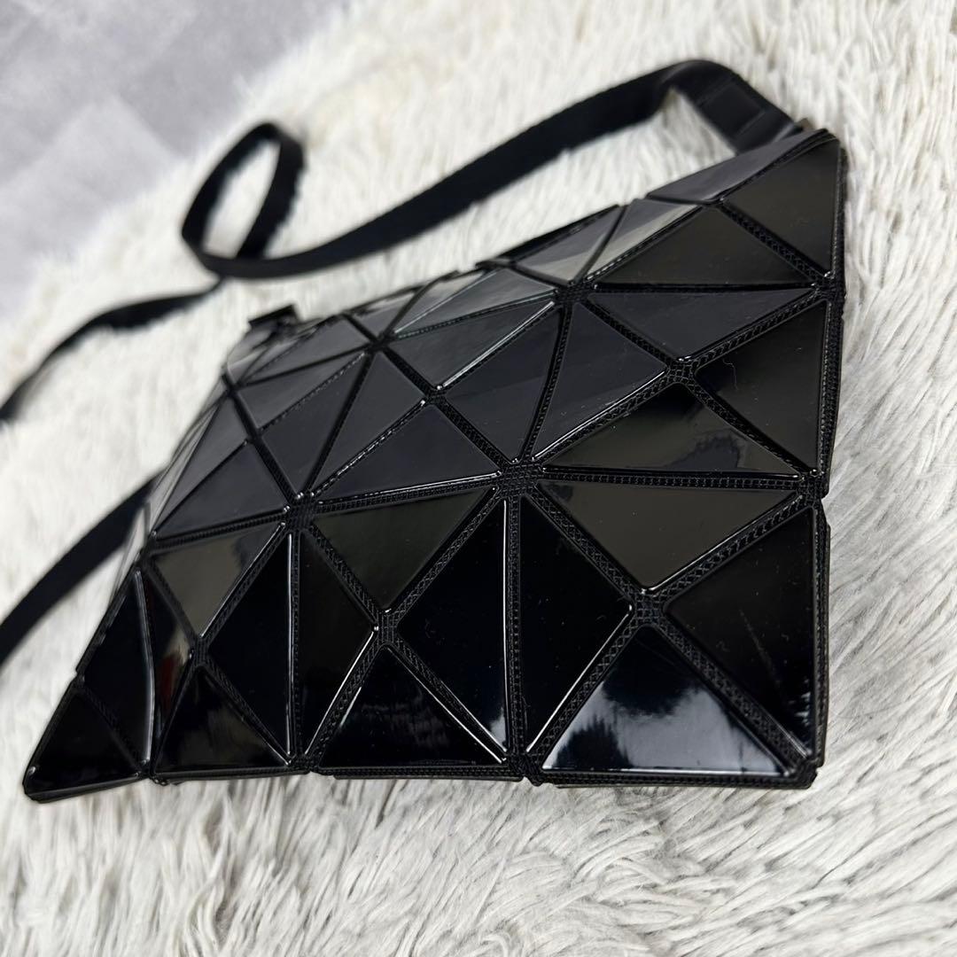 美品 バオバオイッセイミヤケ ショルダーバッグ ファスナー 斜め掛け ブラック