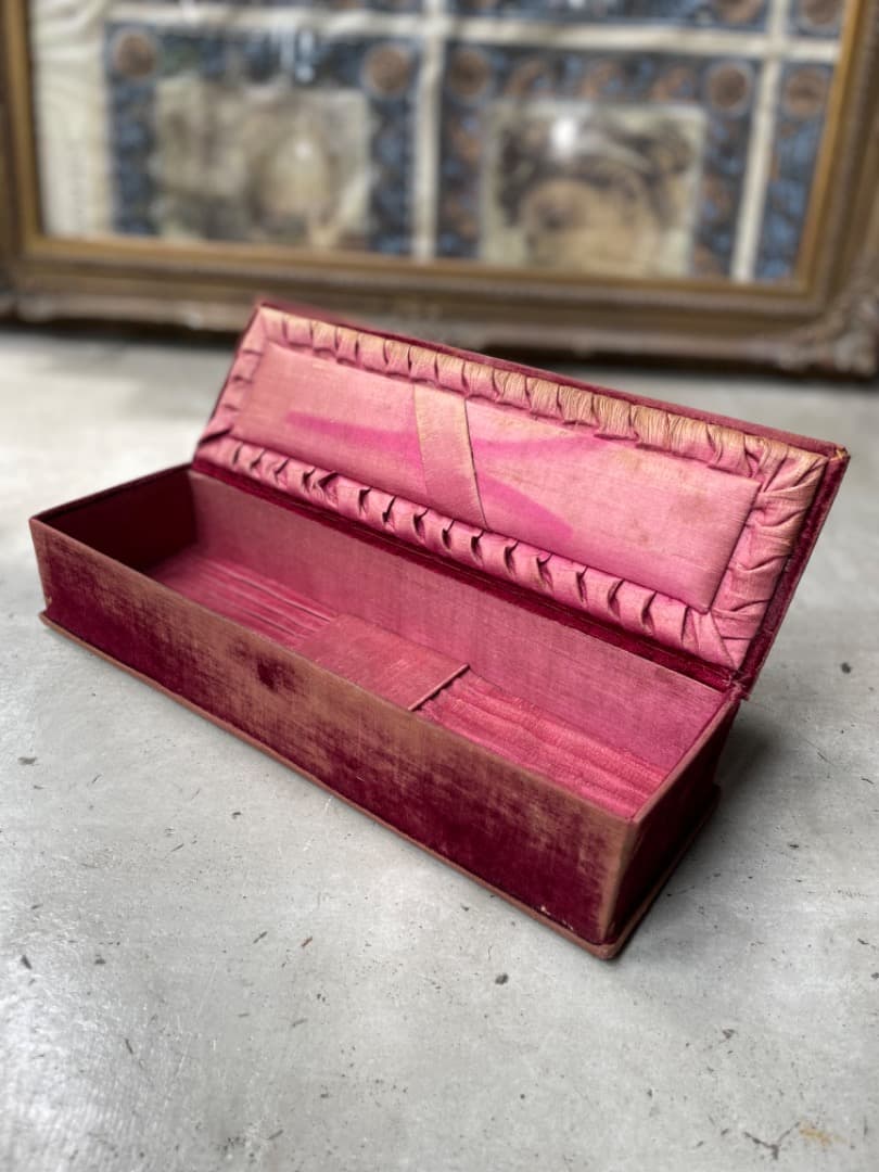 【フランス便】アンティーク ◆ヴェルベットケース◆