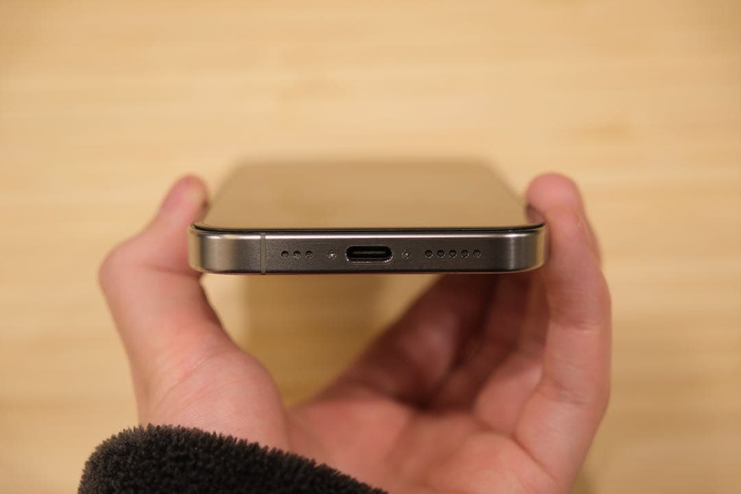 【極美品】iPhone 15 Pro 128GB ナチュラルチタニウム おまけ付