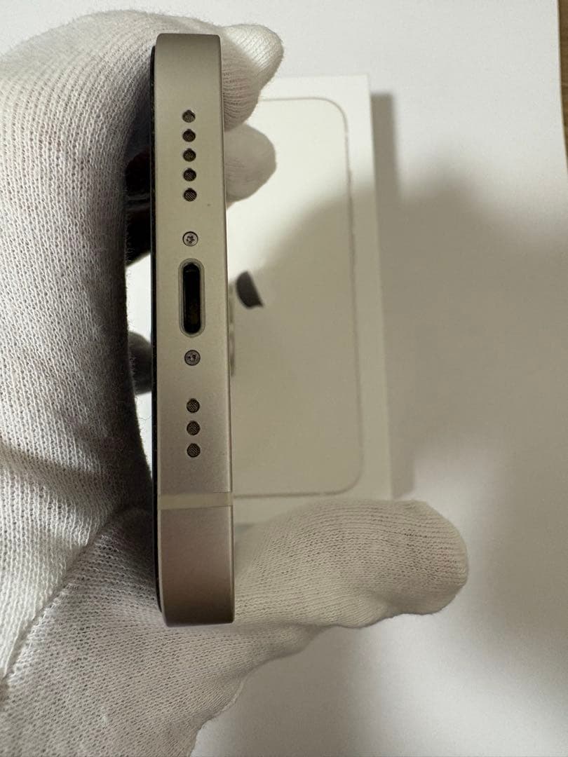 Apple iPhone 13 スターライト 本体／SIMフリー 美品