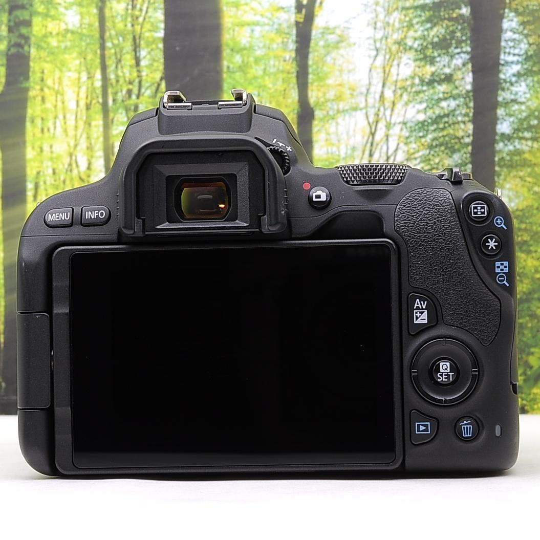WiFi搭載！キャノン Kiss X9 トリプルセット☆高スペック一眼レフ