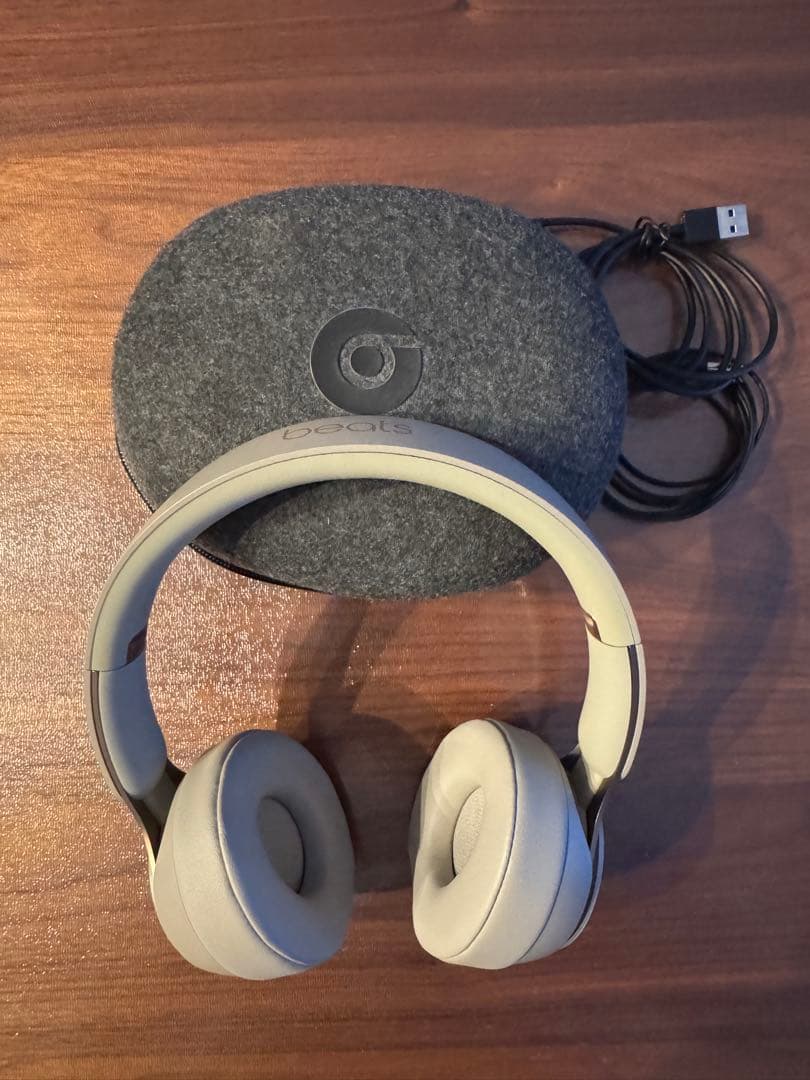 Beats Solo Pro グレー