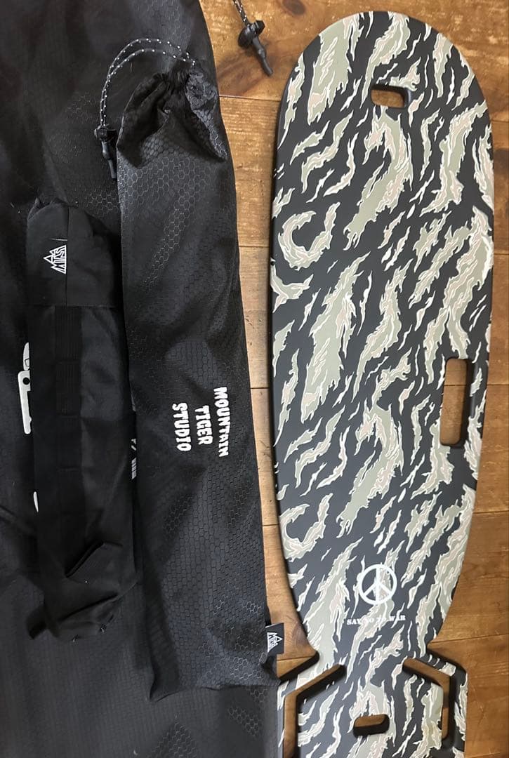 男前なサイドテーブルセット　ミサイルテーブル